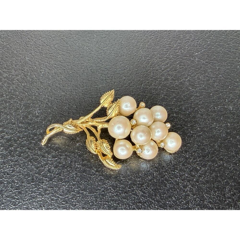 Vintage Gold Tone Faux Pearl Grape Cluster Brooch Rhinestone Accent